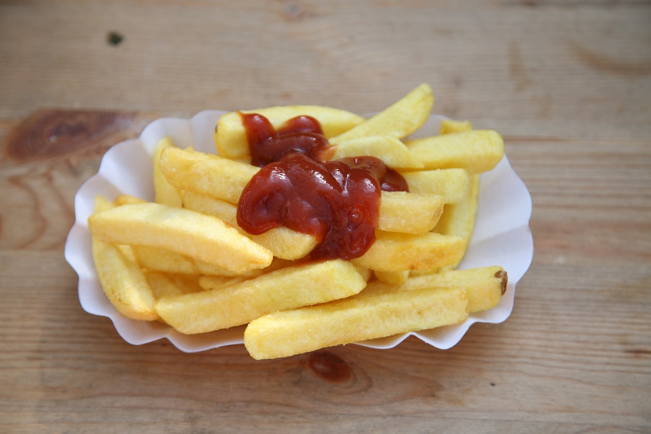 french fries  tomato sauce  food free photo