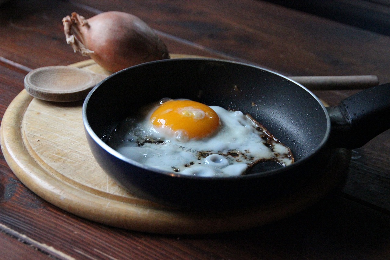 fried frying pan breakfast egg free photo