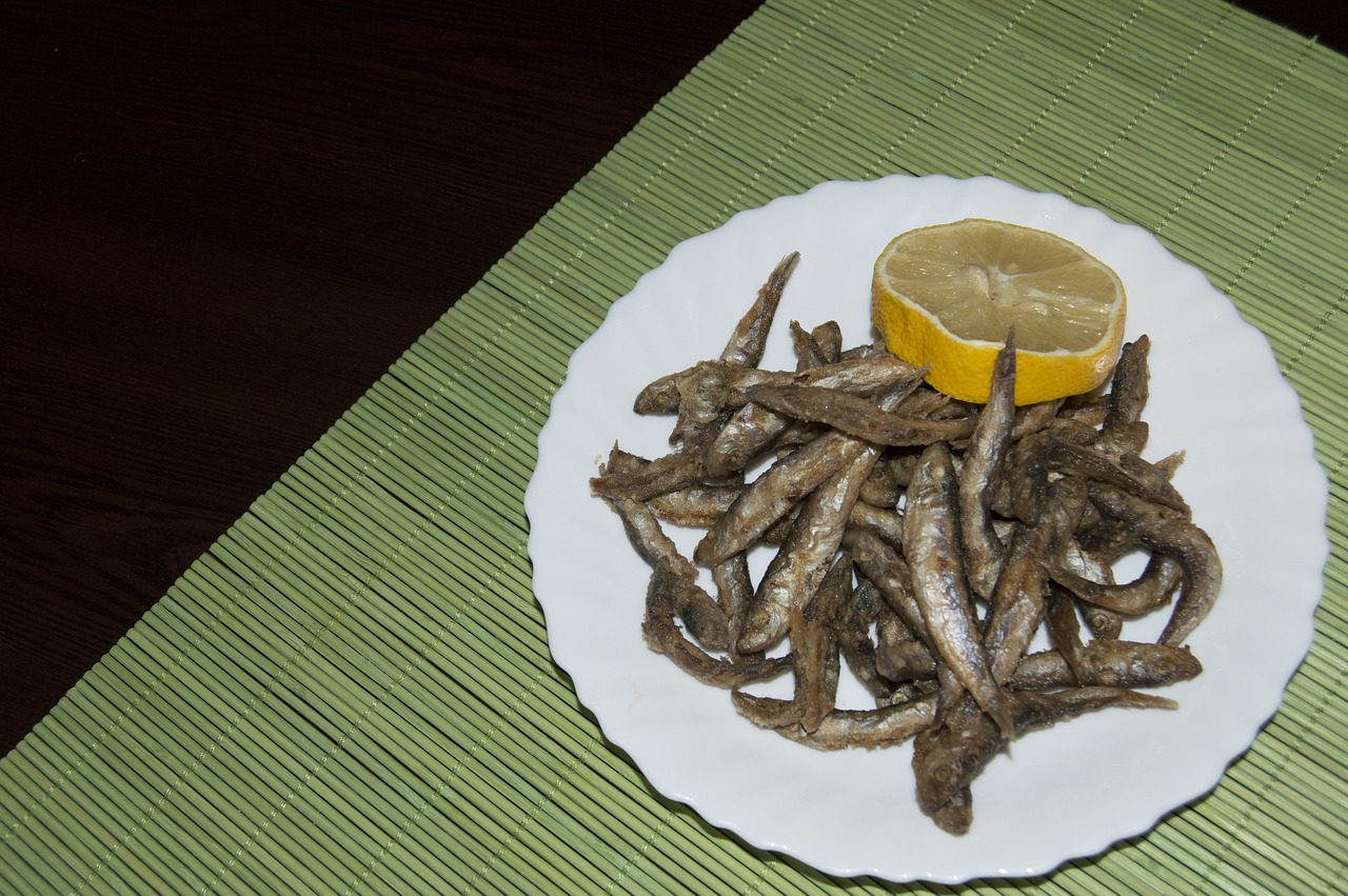 fried fish dish lemon free photo