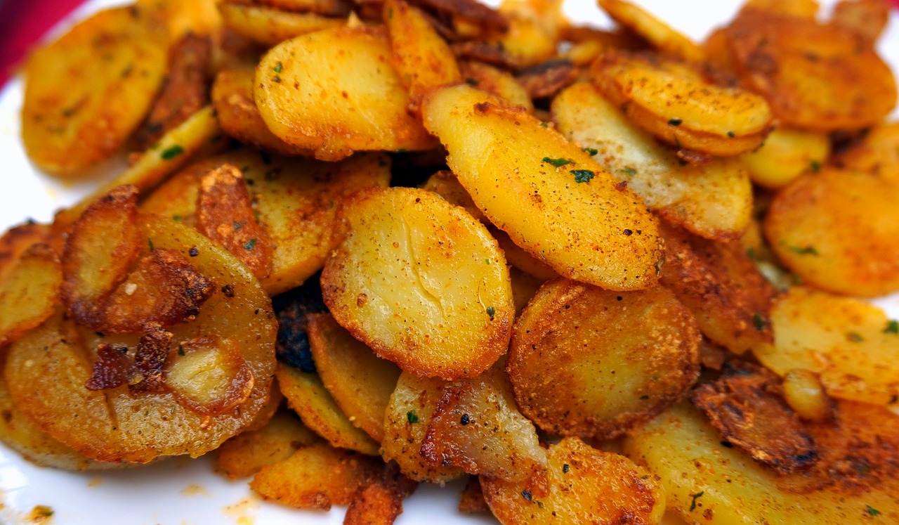 fried potatoes  eat  potatoes free photo