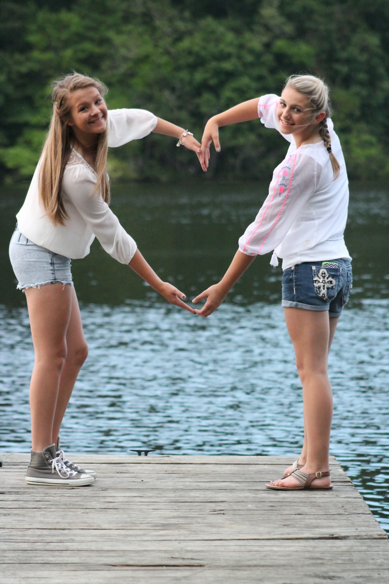 girls teenagers lake free photo