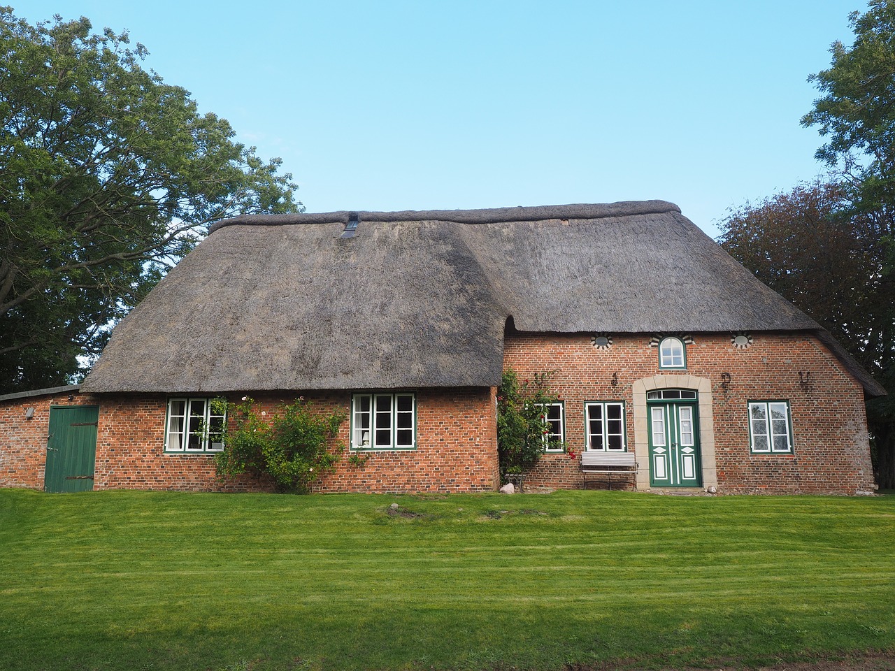 friesenhaus home thatched roof free photo