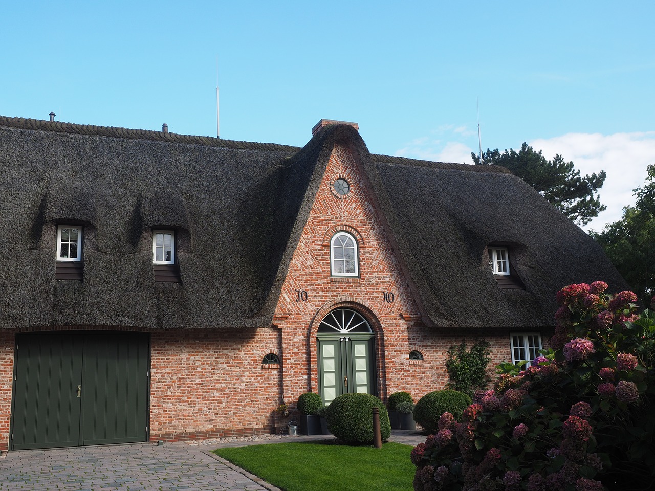 friesenhaus home thatched roof free photo