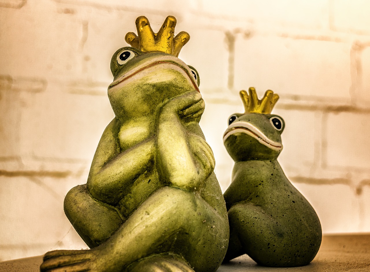 frog king figure free photo