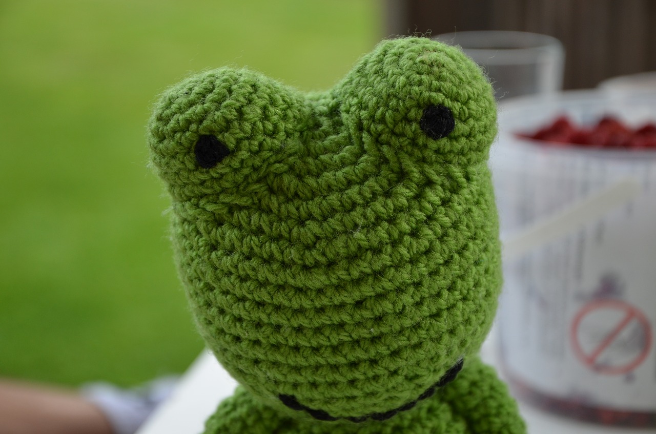 frog crochet nature free photo