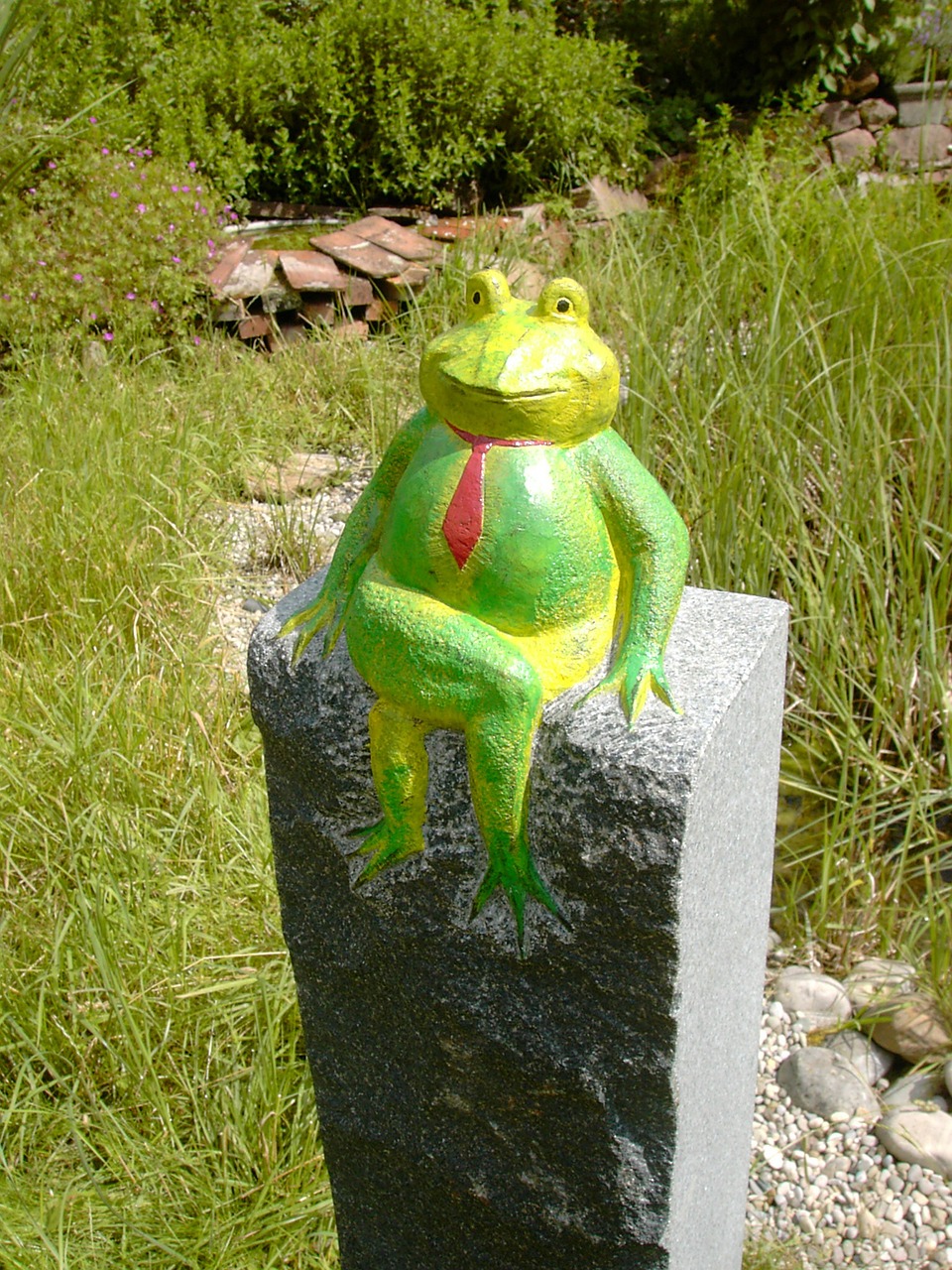 frog granite stele garden free photo