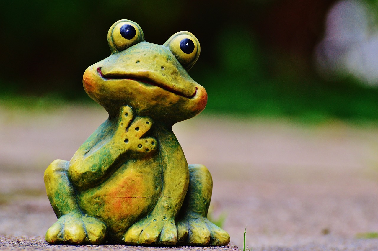 frog figure funny free photo