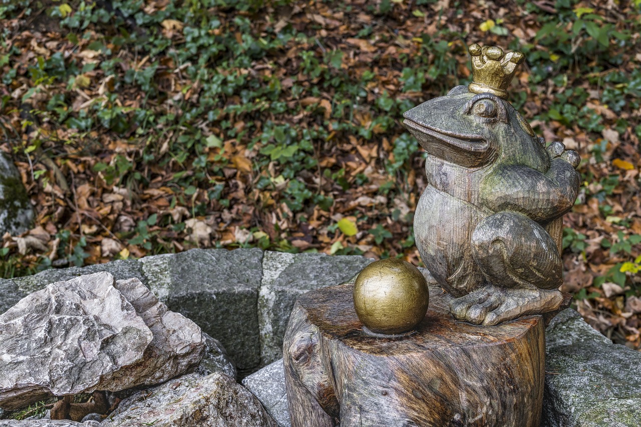 frog prince fountain crown free photo