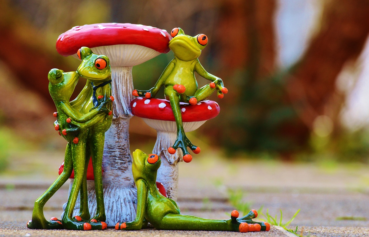 frogs mushrooms figures free photo