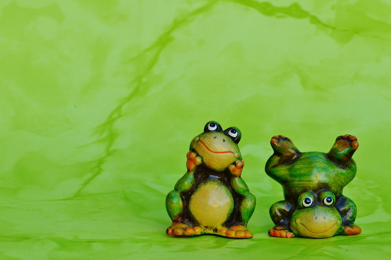 frogs frog figure free photo