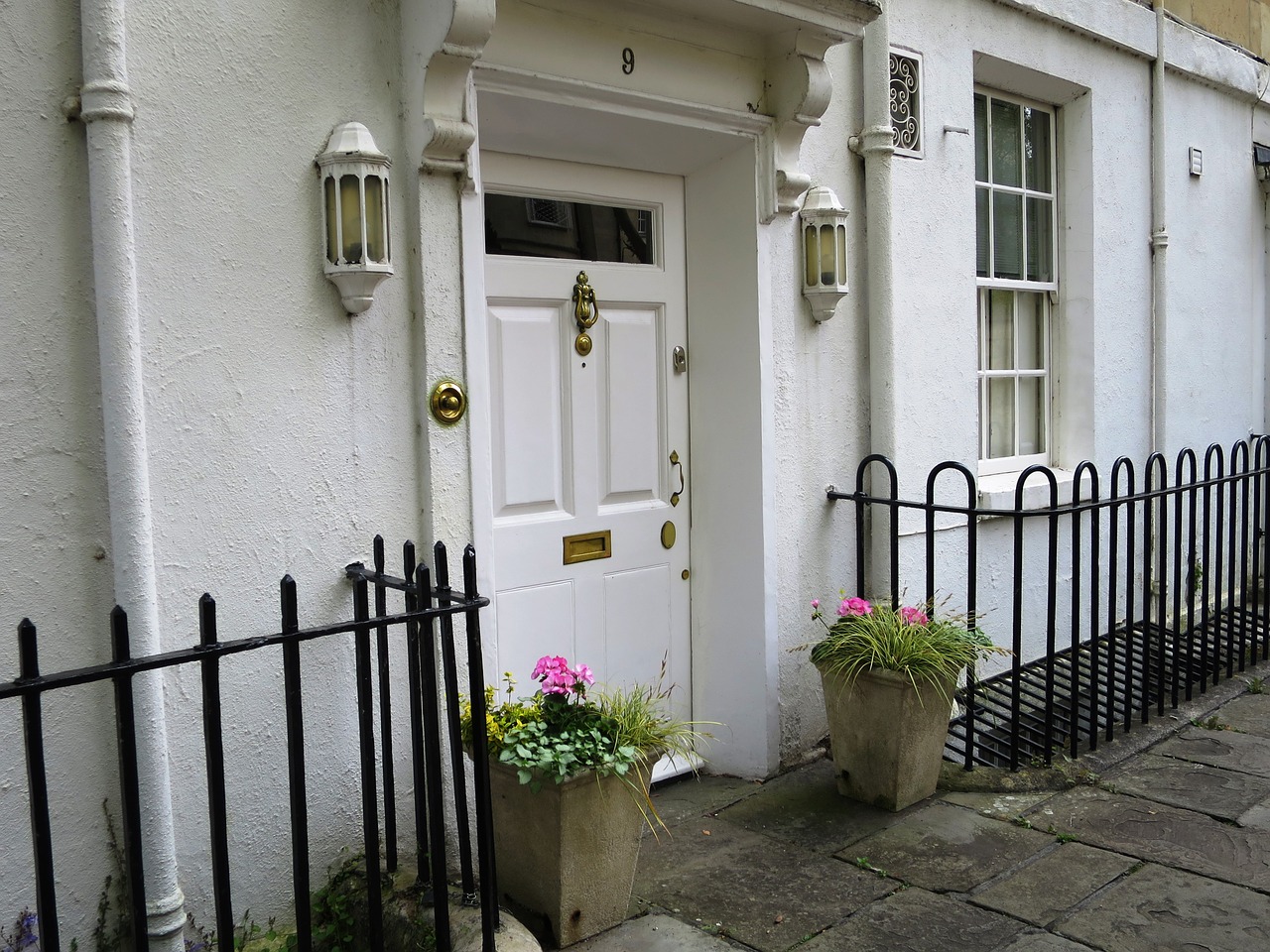 front door bath in england typical english free photo