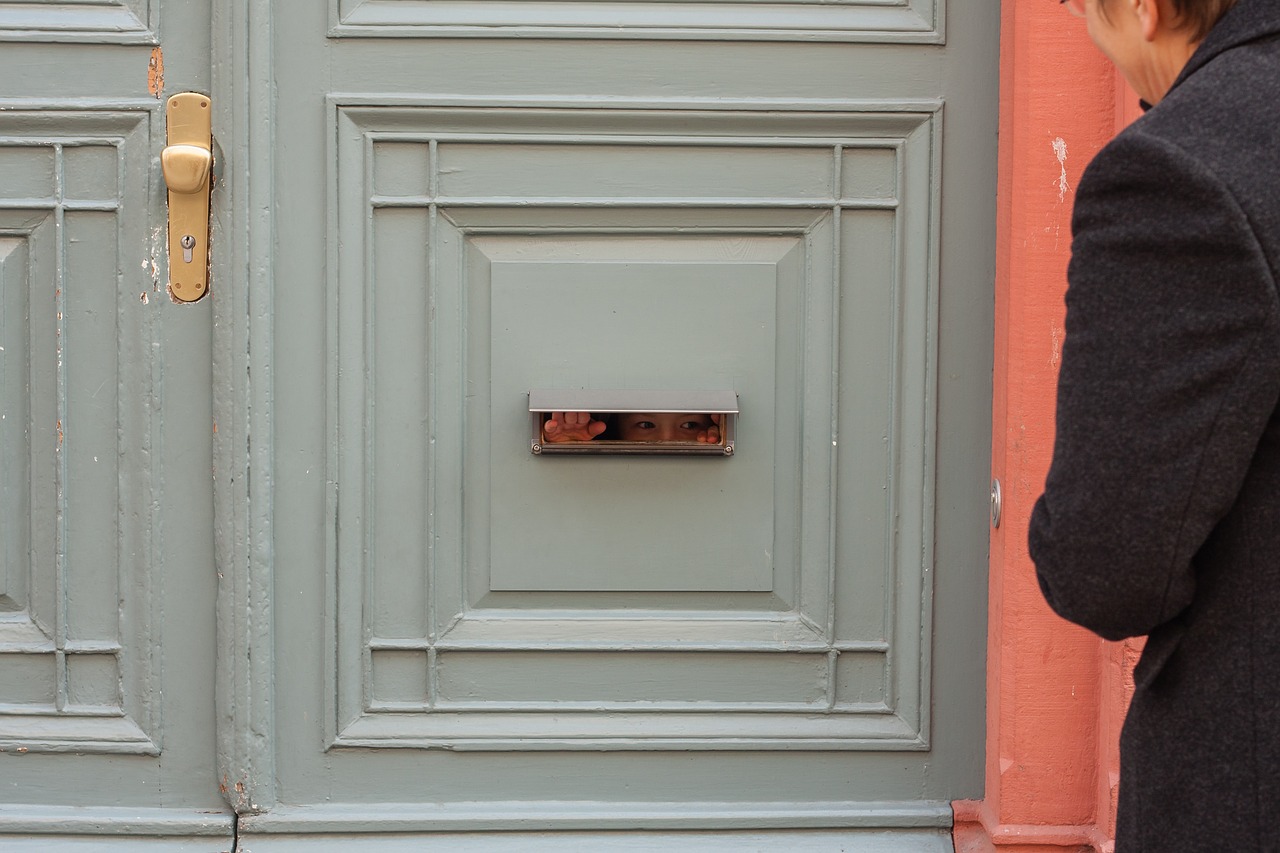 front door letter-box slot child free photo
