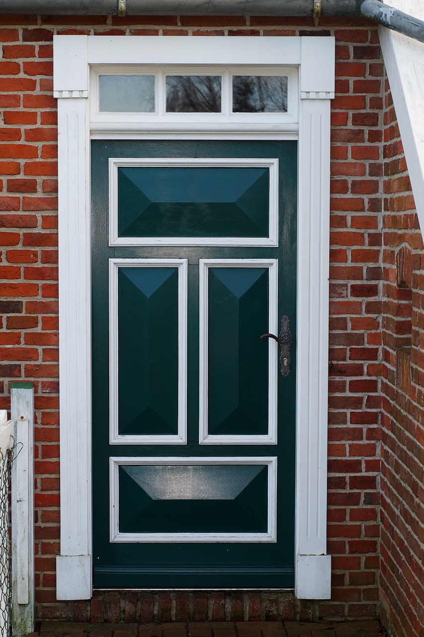 front door house entrance old free photo