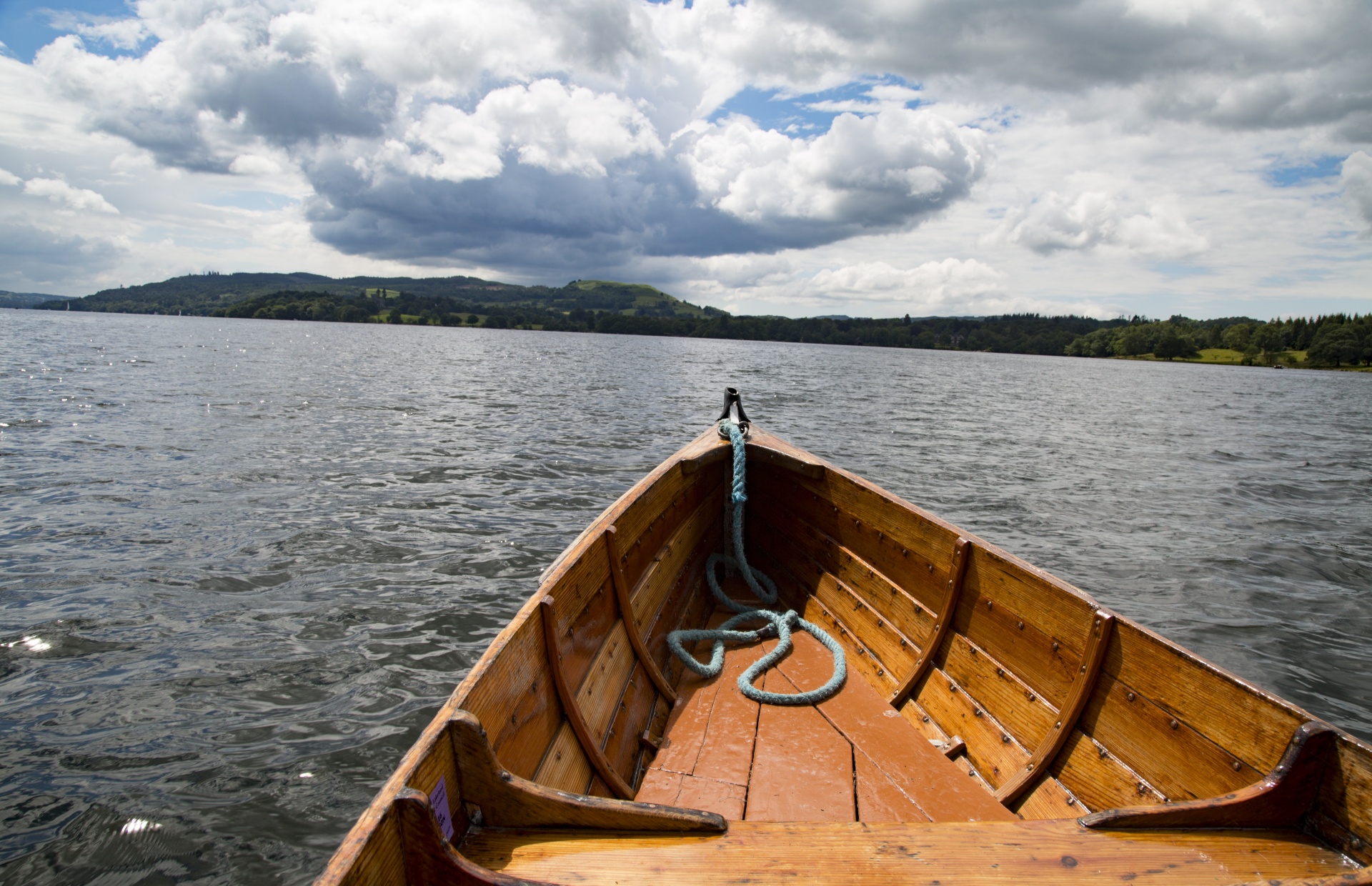 Нос деревянной лодки