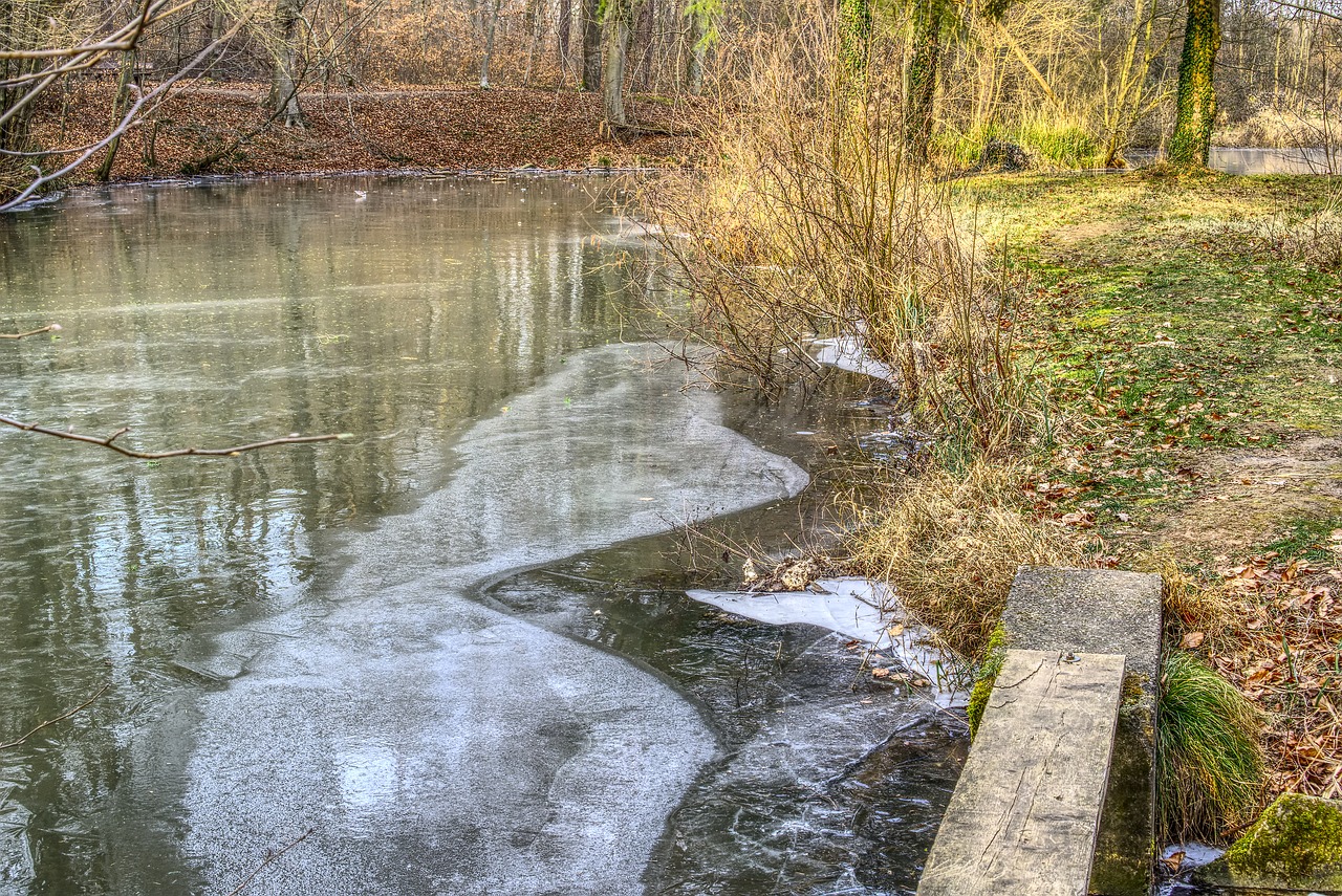 frozen lake ice free photo