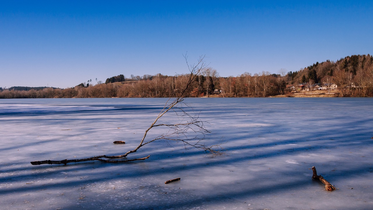 frozen lake  destination finger lake  cold free photo