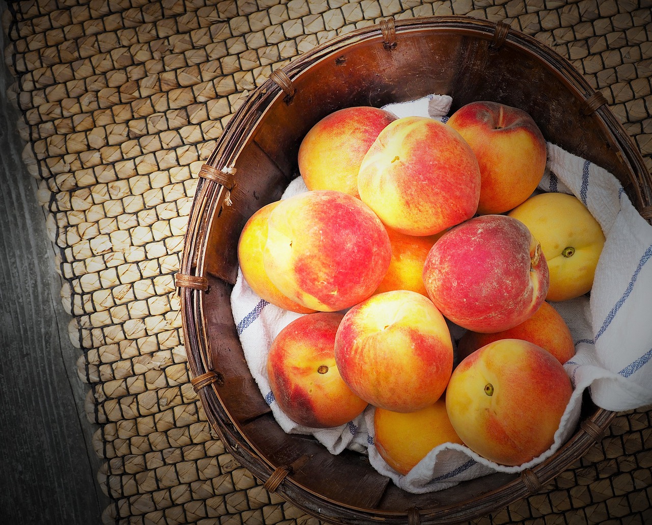 fruit peaches food free photo