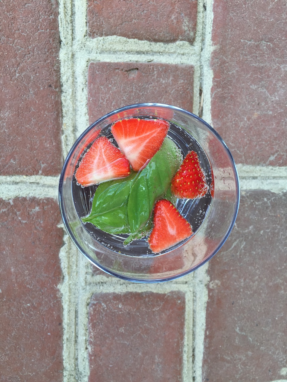 fruit water strawberry free photo