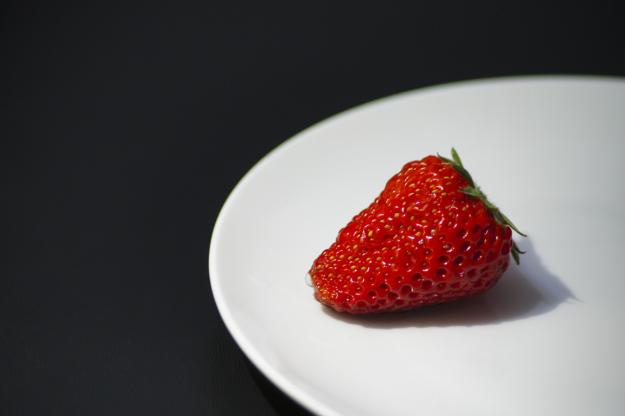 fruit strawberry wobble free photo
