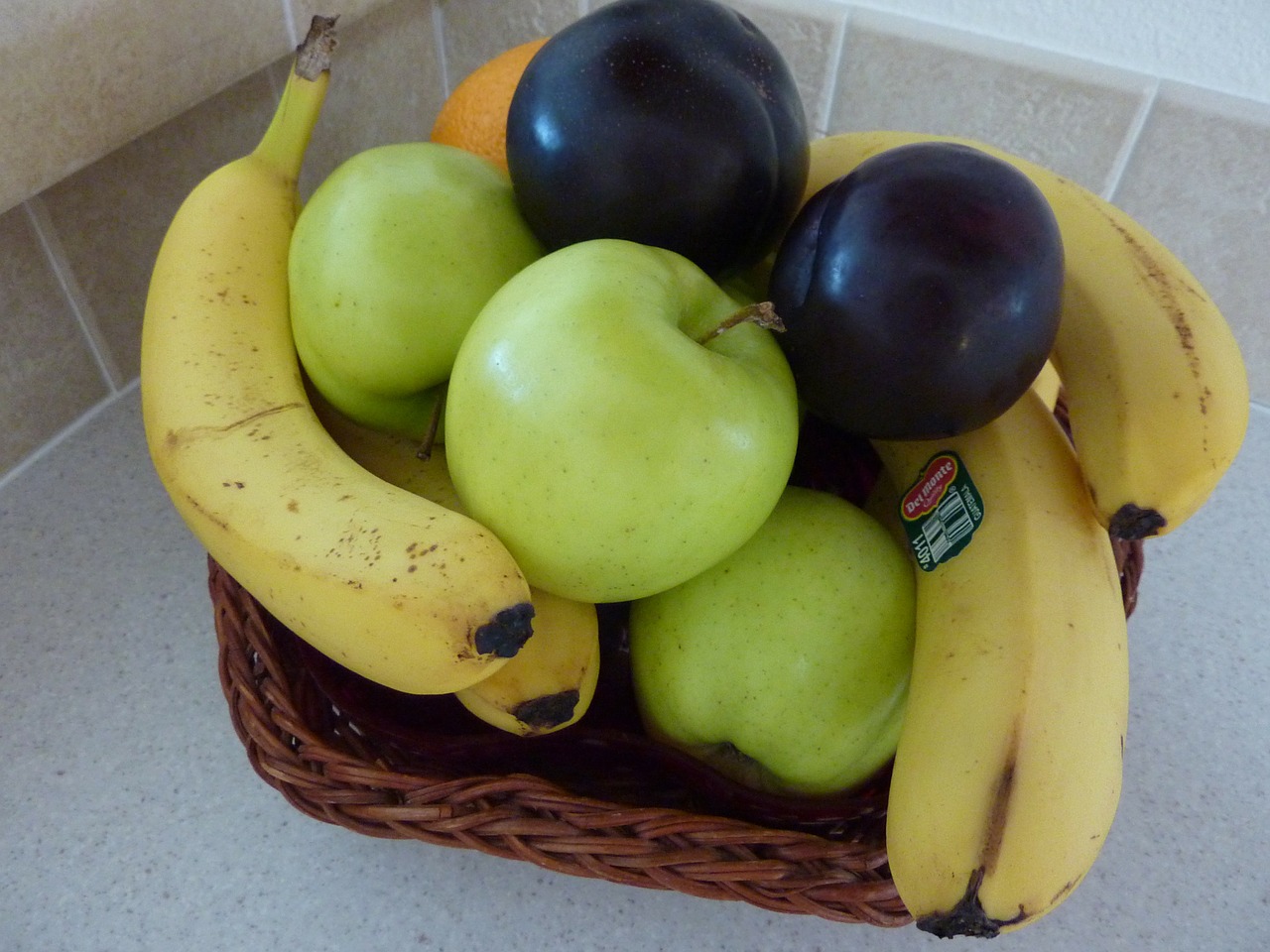 fruit basket apples free photo