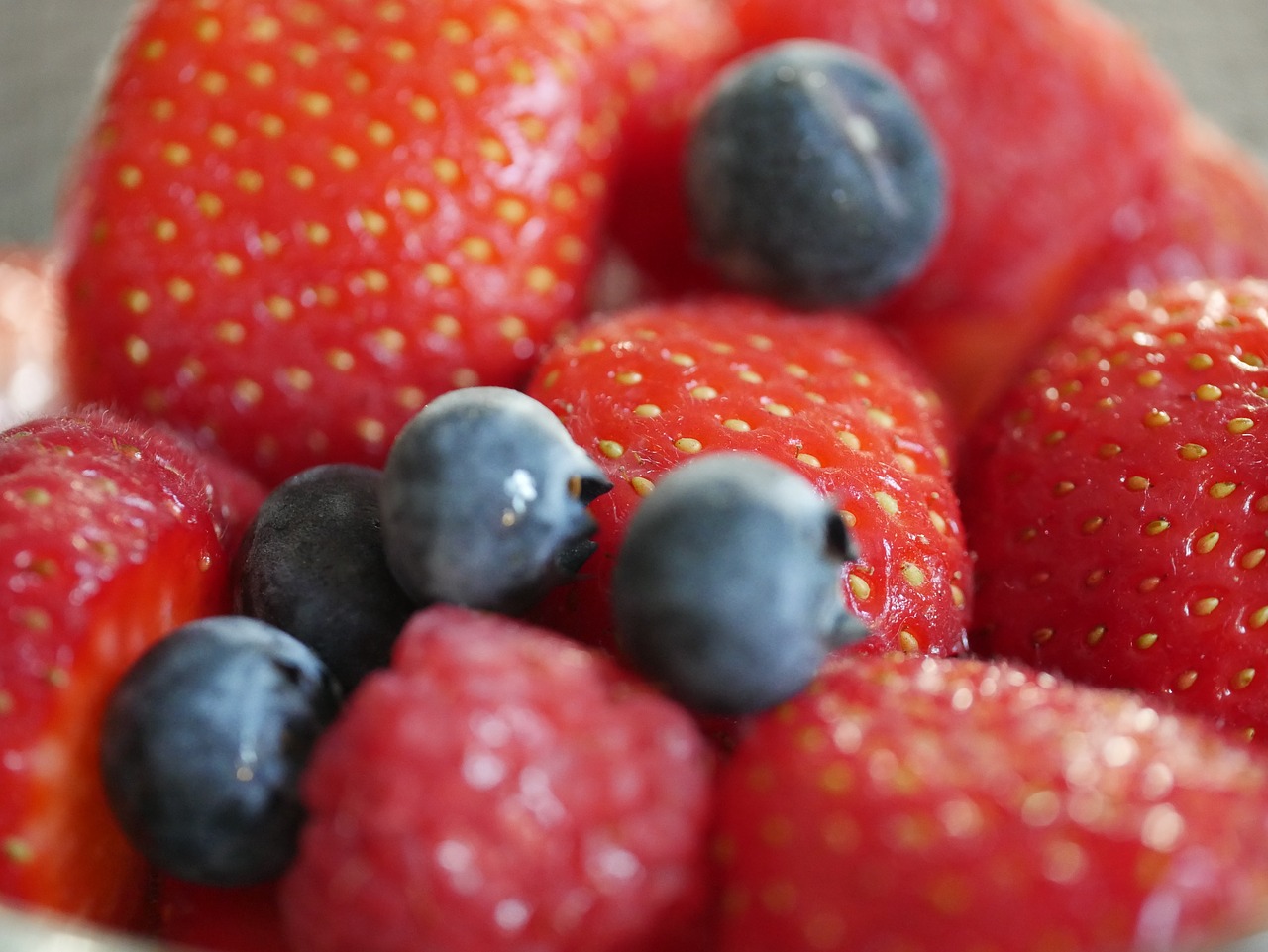 fruit strawberry raspberries free photo
