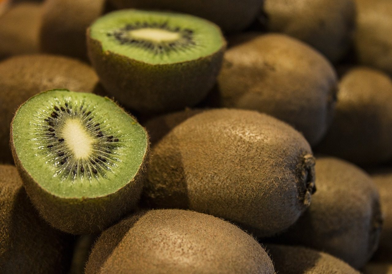 fruit food kiwi free photo