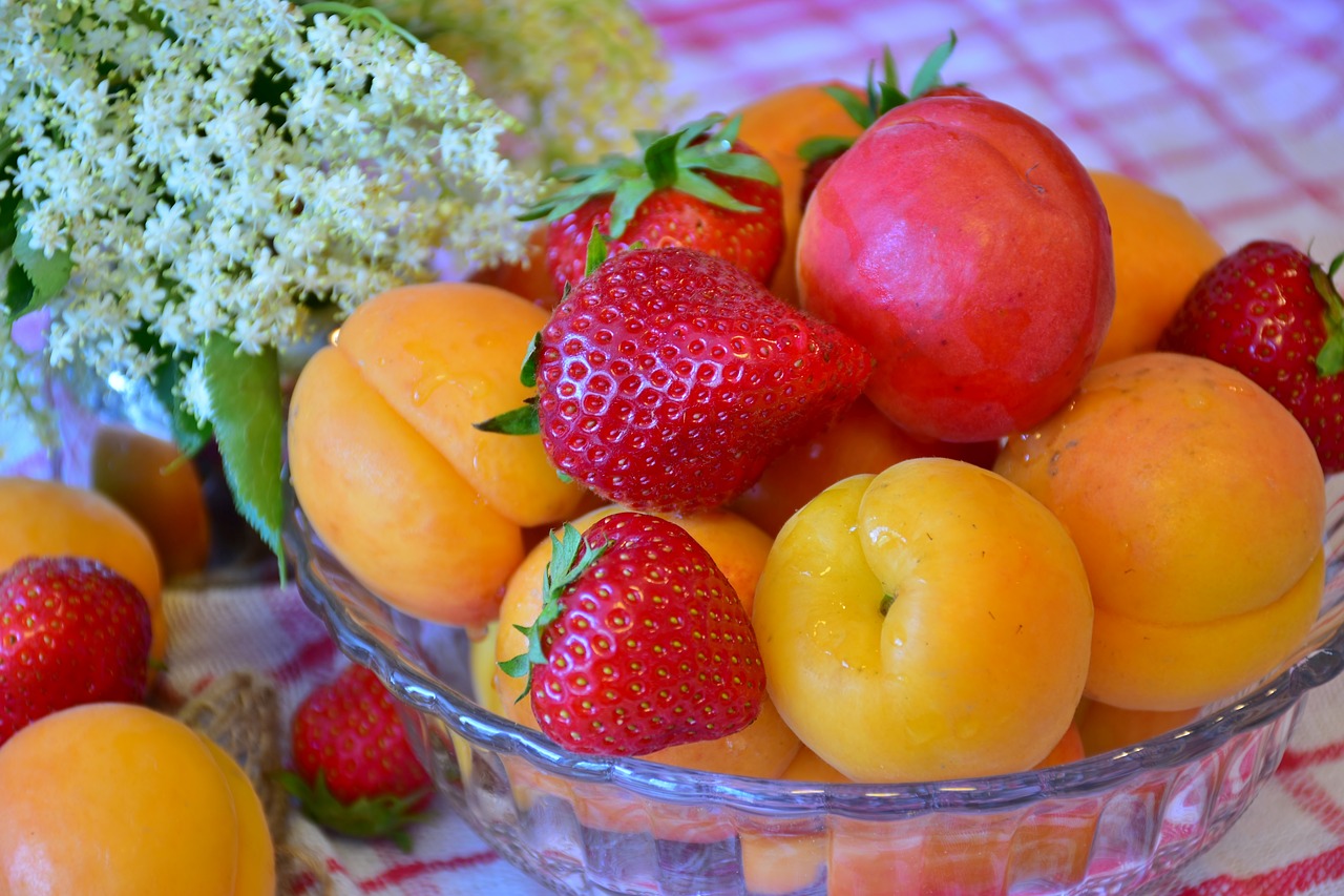 fruit  strawberries  apricots free photo