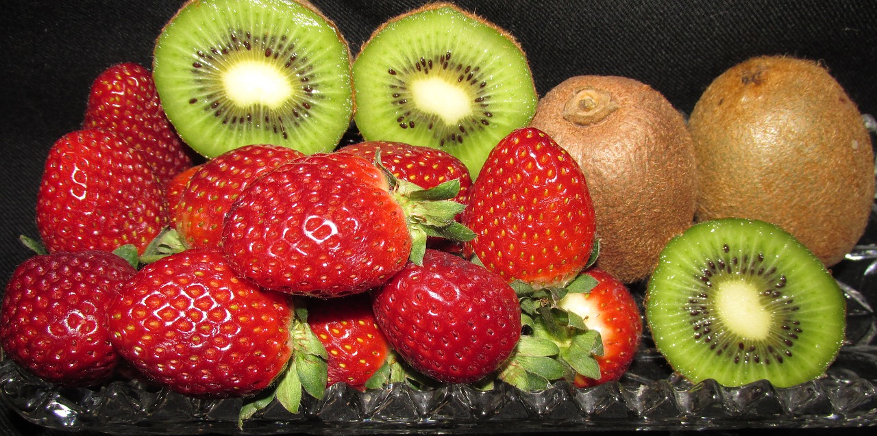 fruit  strawberries  kiwi fruit free photo