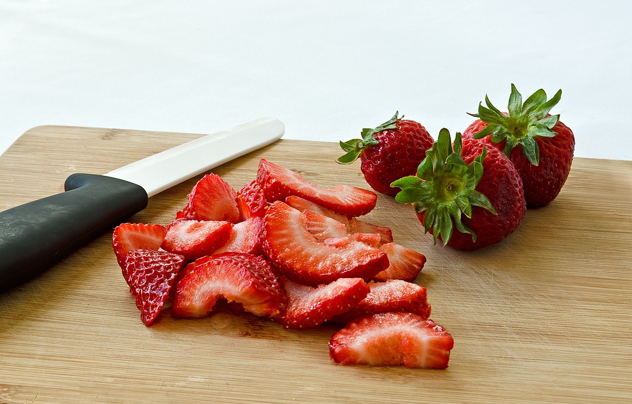 fruit  strawberries  food free photo
