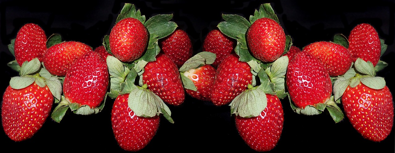 fruit  strawberries  fresh free photo