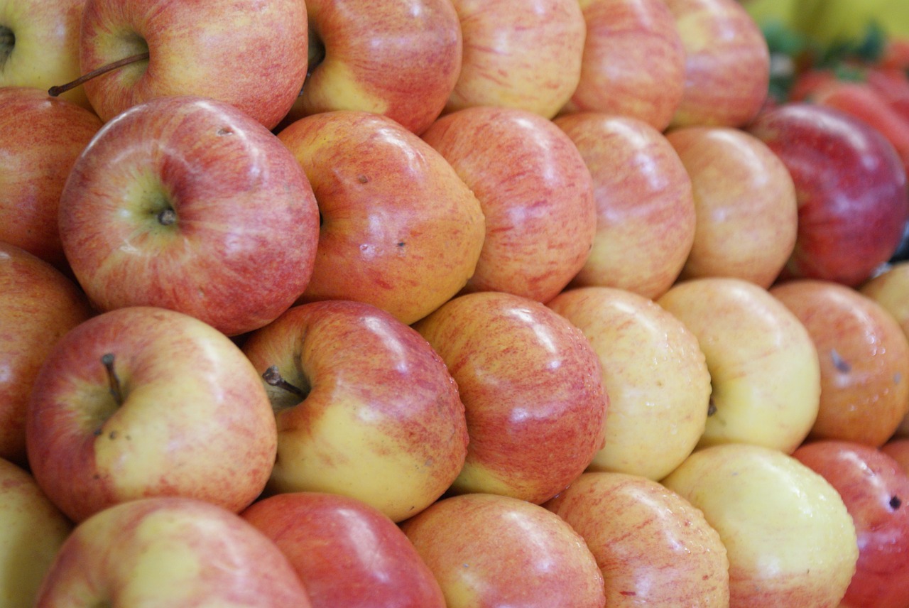 fruit apples market free photo