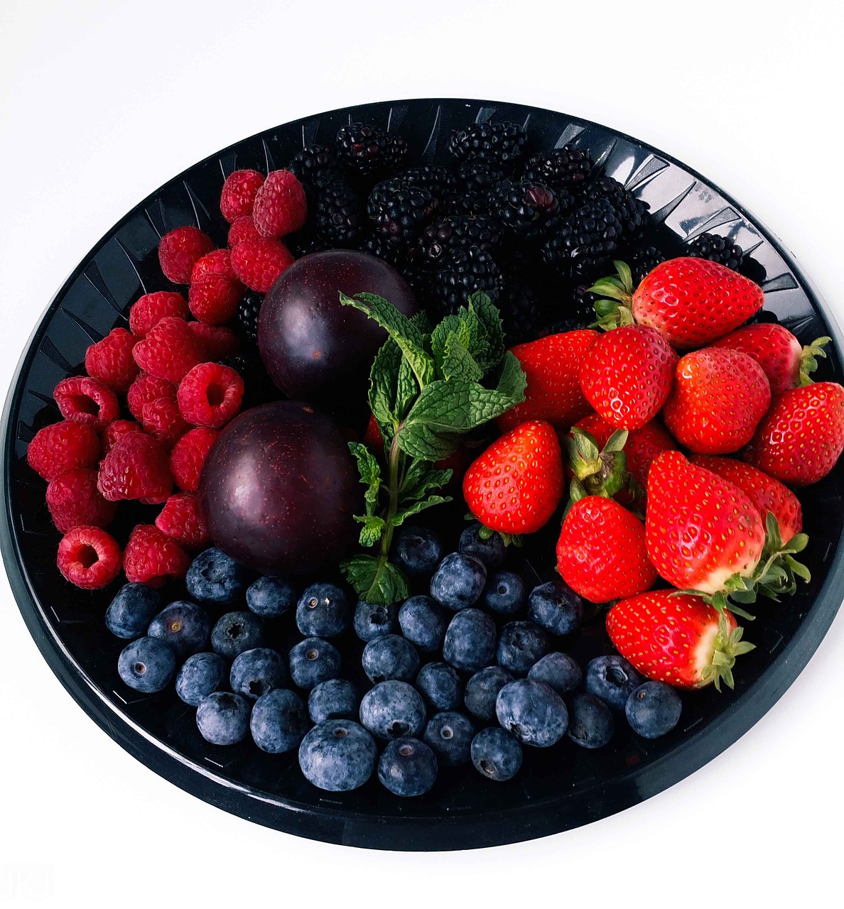 fruit platter  strawberries  raspberries free photo