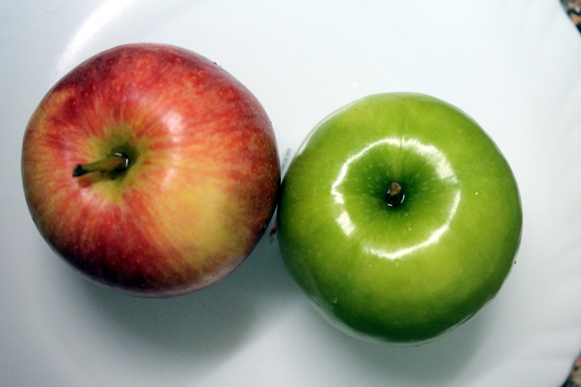 Два яблока фото