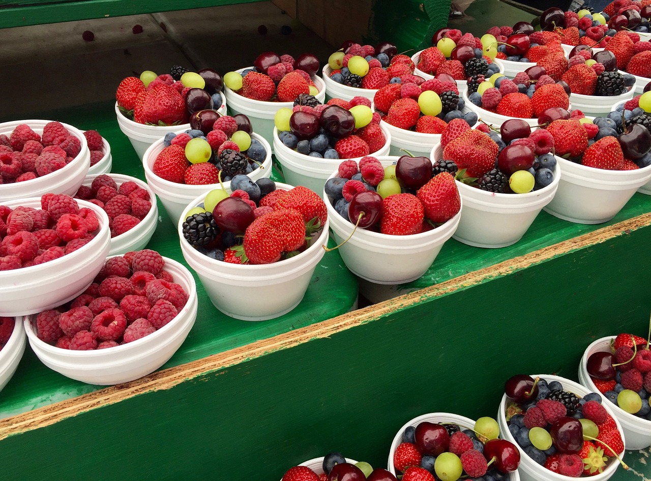 fruits berries market free photo
