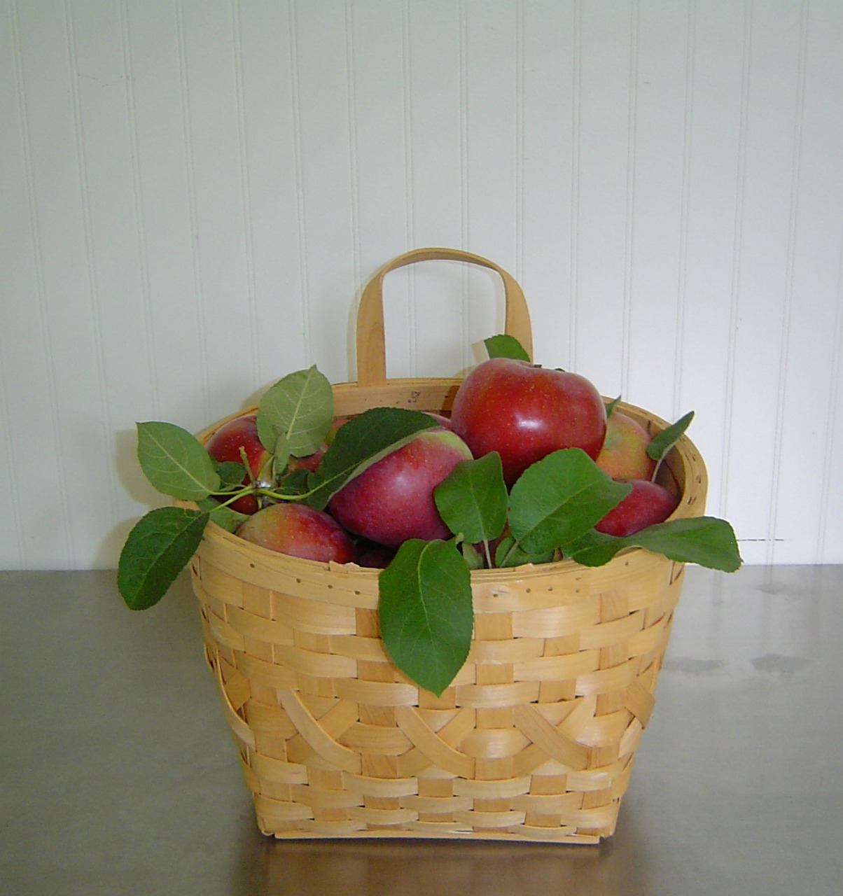 fruits baskets apples free photo
