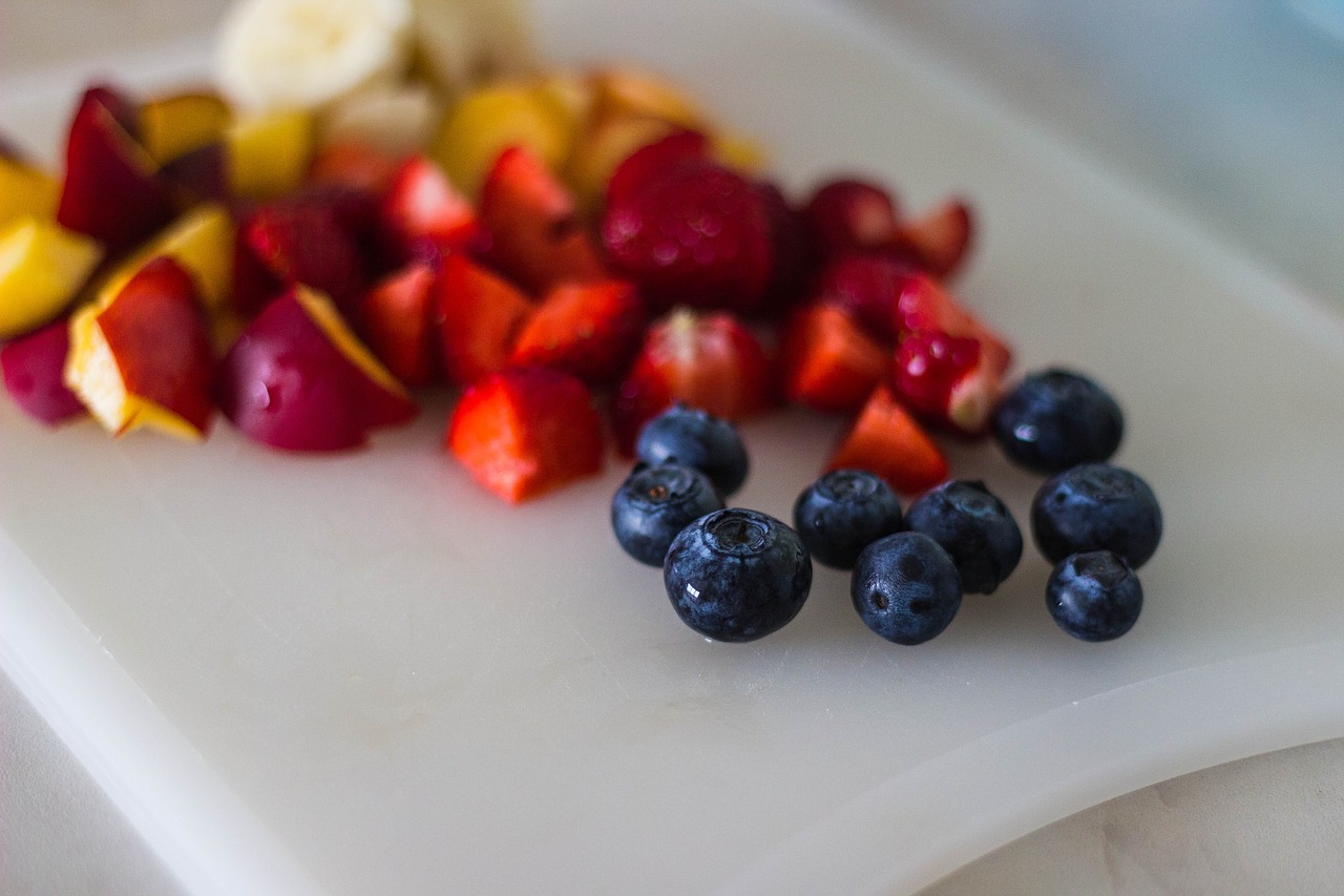 fruits slices cutting board free photo