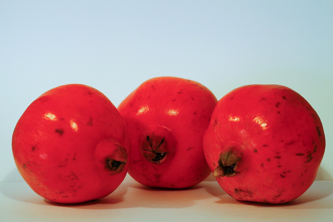 fruits red fruits pomegranates very free photo