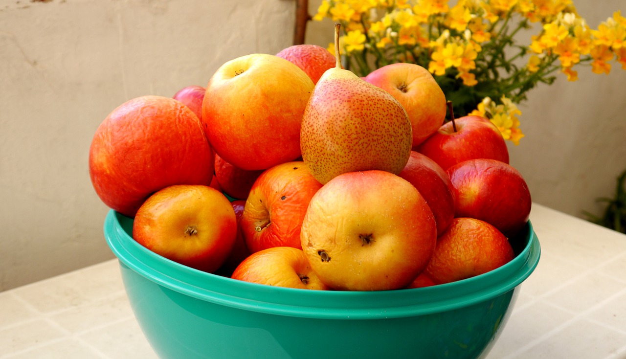 fruits  apple  pea free photo