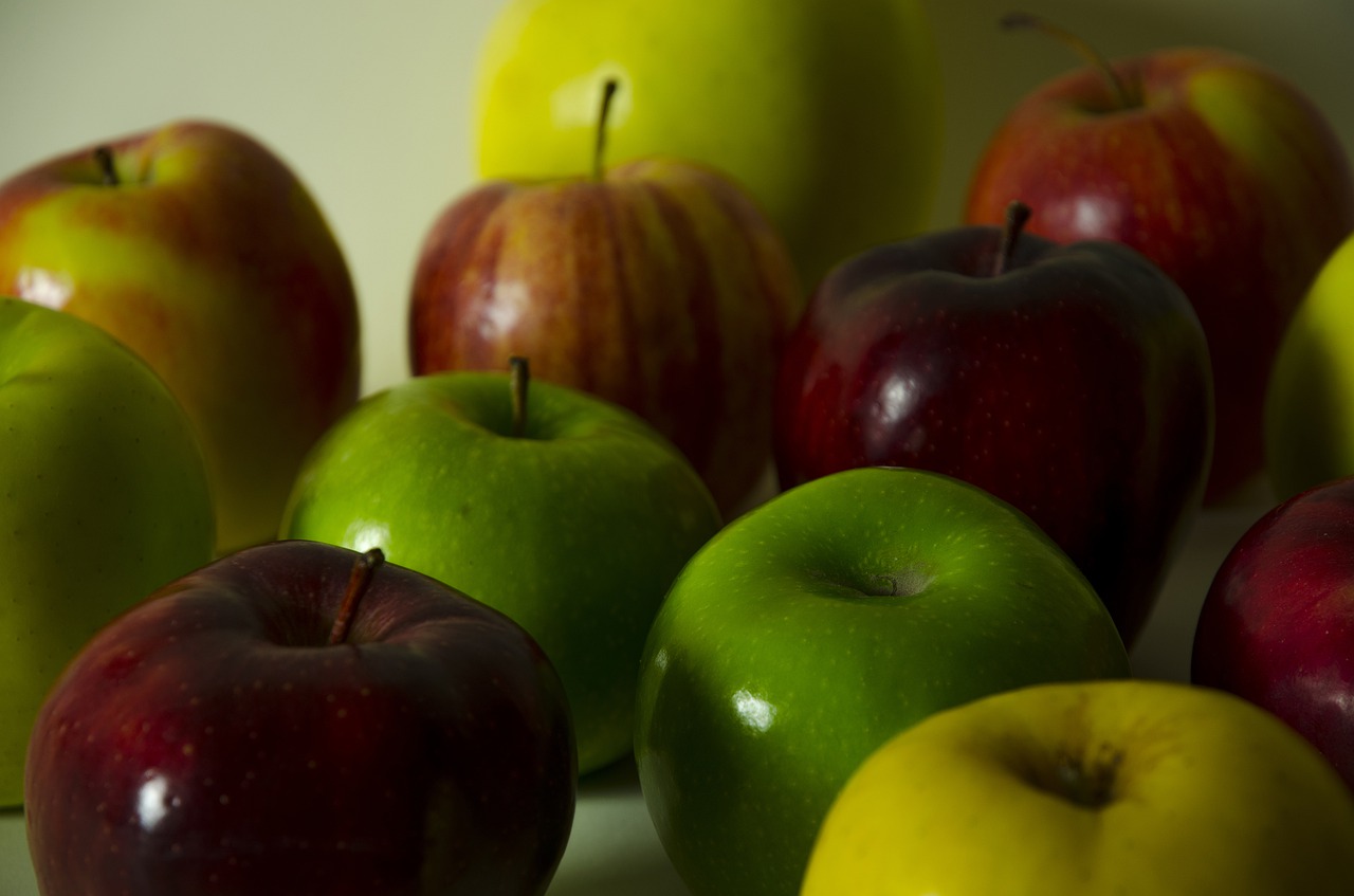 fruits  apples  food free photo