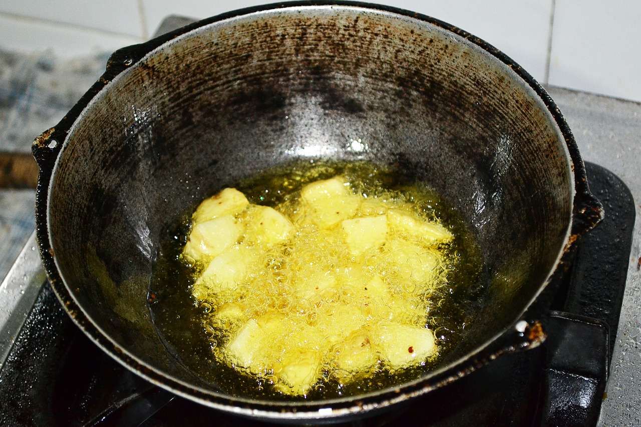 fry potatoes pan free photo