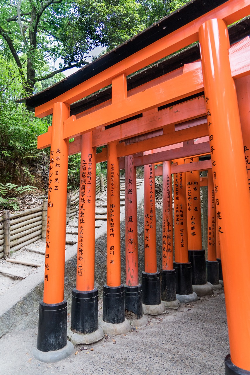 fushimi inari-taisha shrine japan kyoto free photo