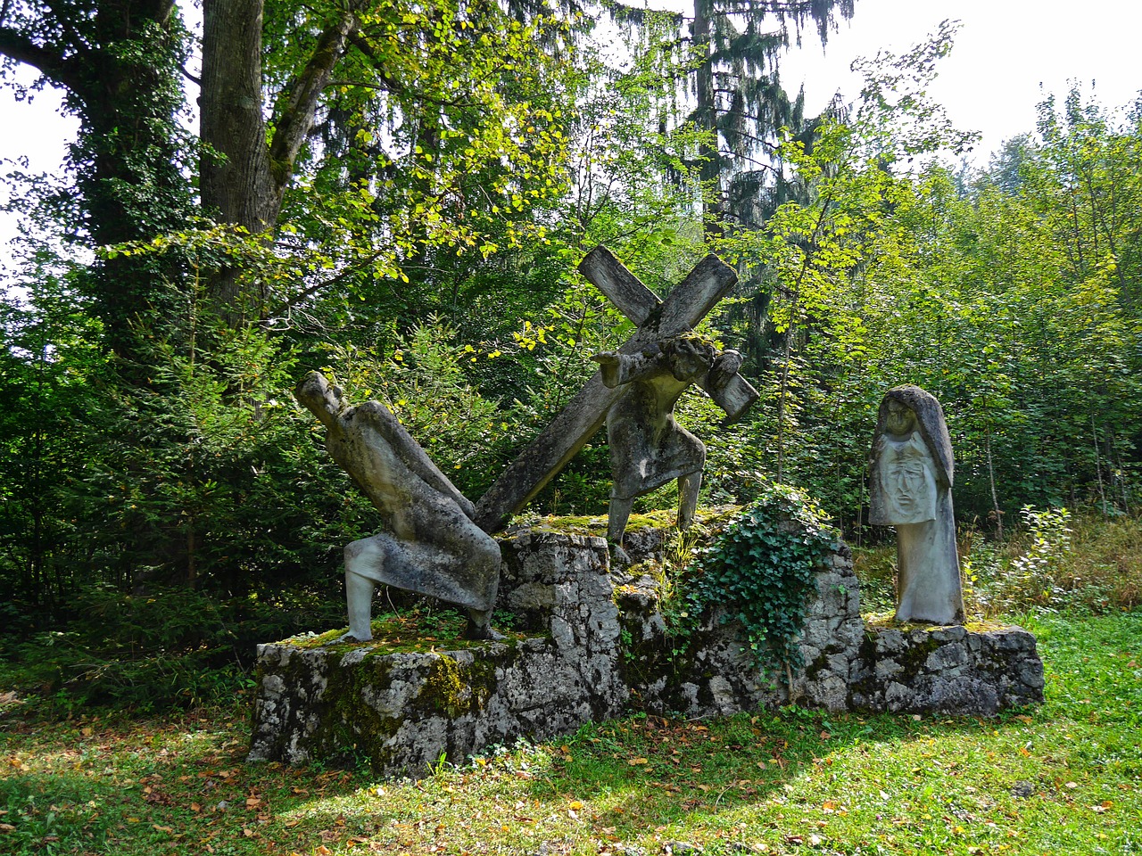 füssen way of the cross stone figures free photo