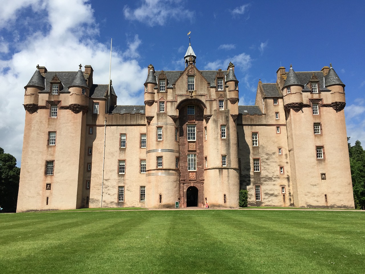 fyvie castle castle scotland free photo