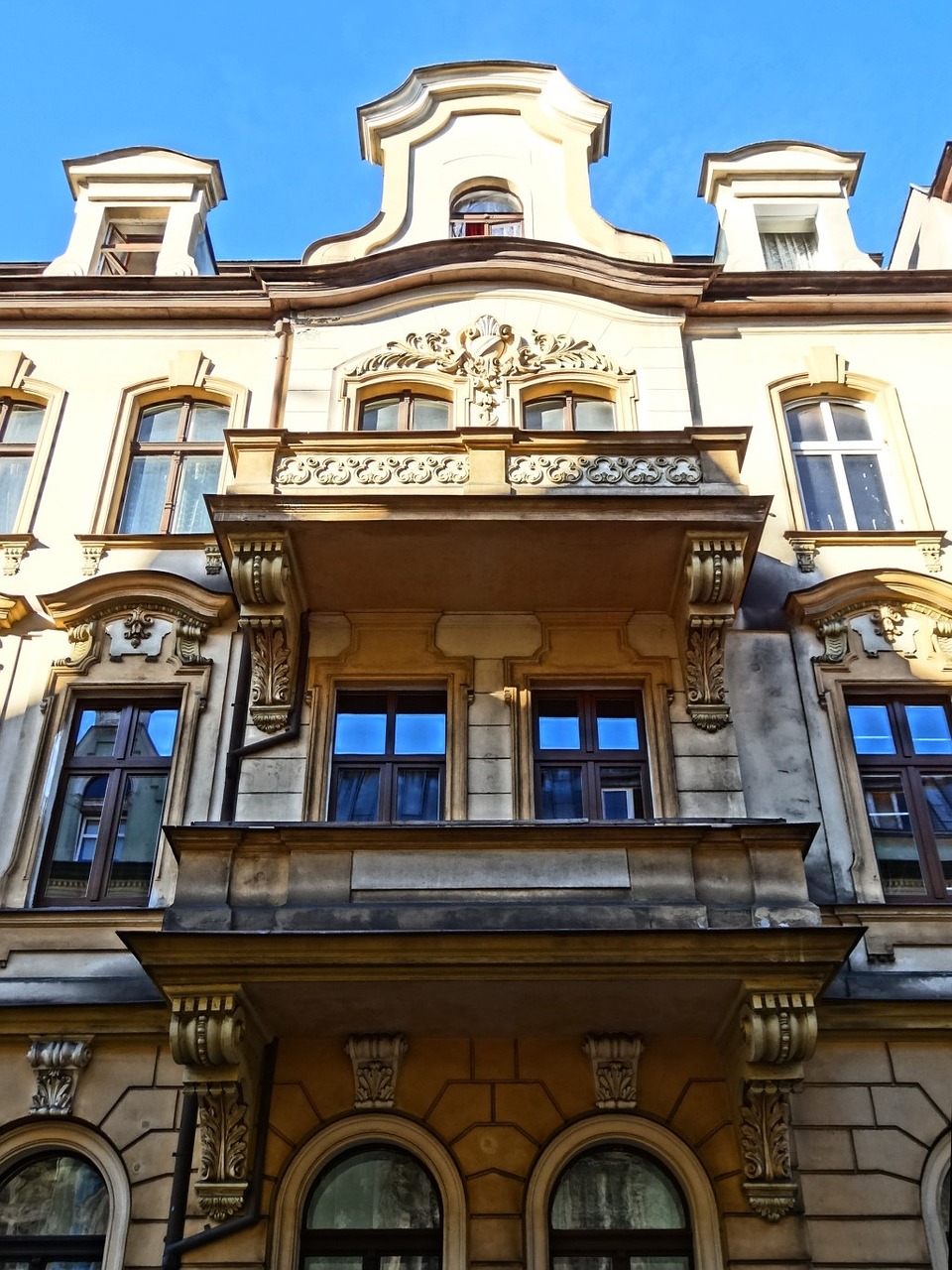 gable pediment balcony free photo