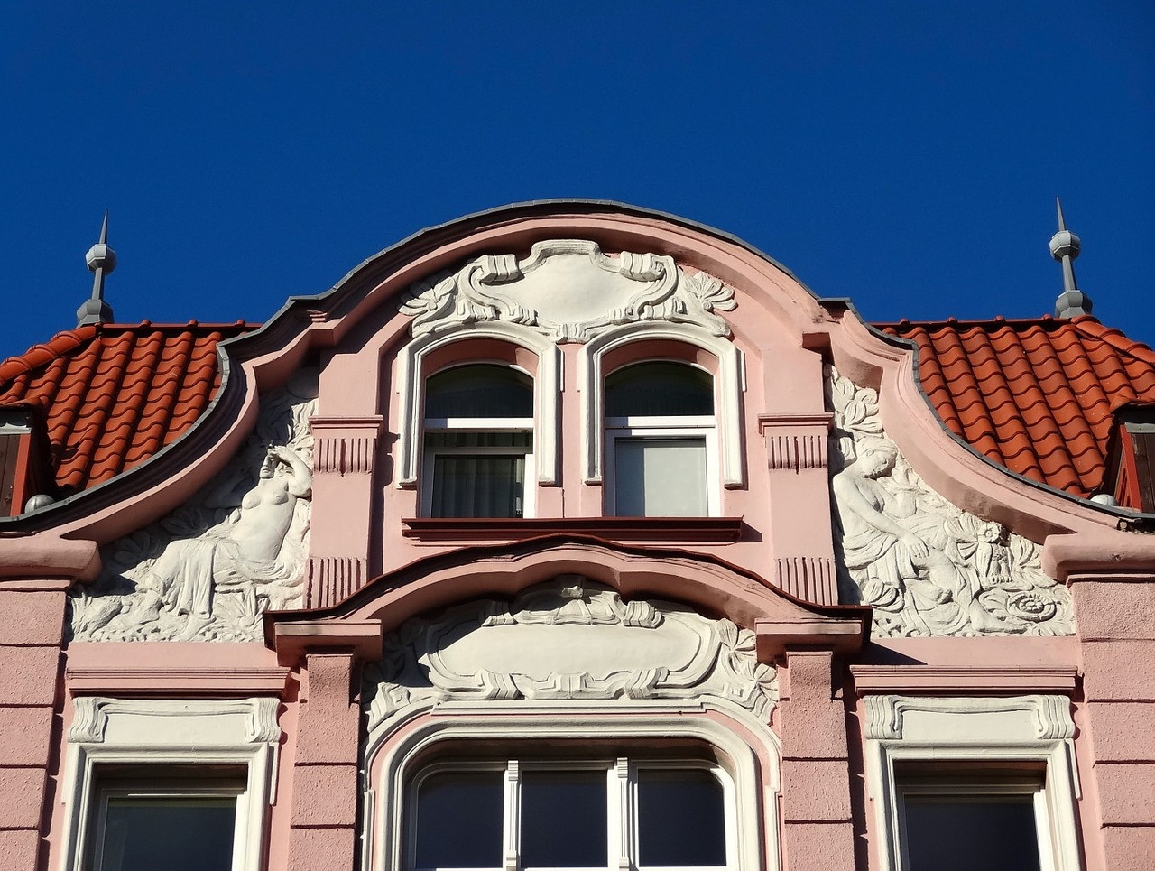 gable pediment architecture free photo