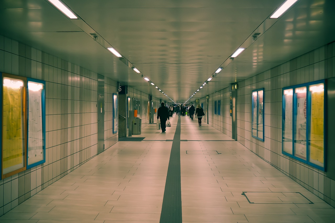 gang  railway station  architecture free photo