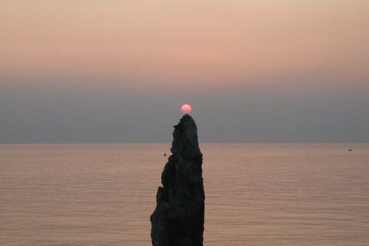 gangwon do candlestick rock sunrise free photo