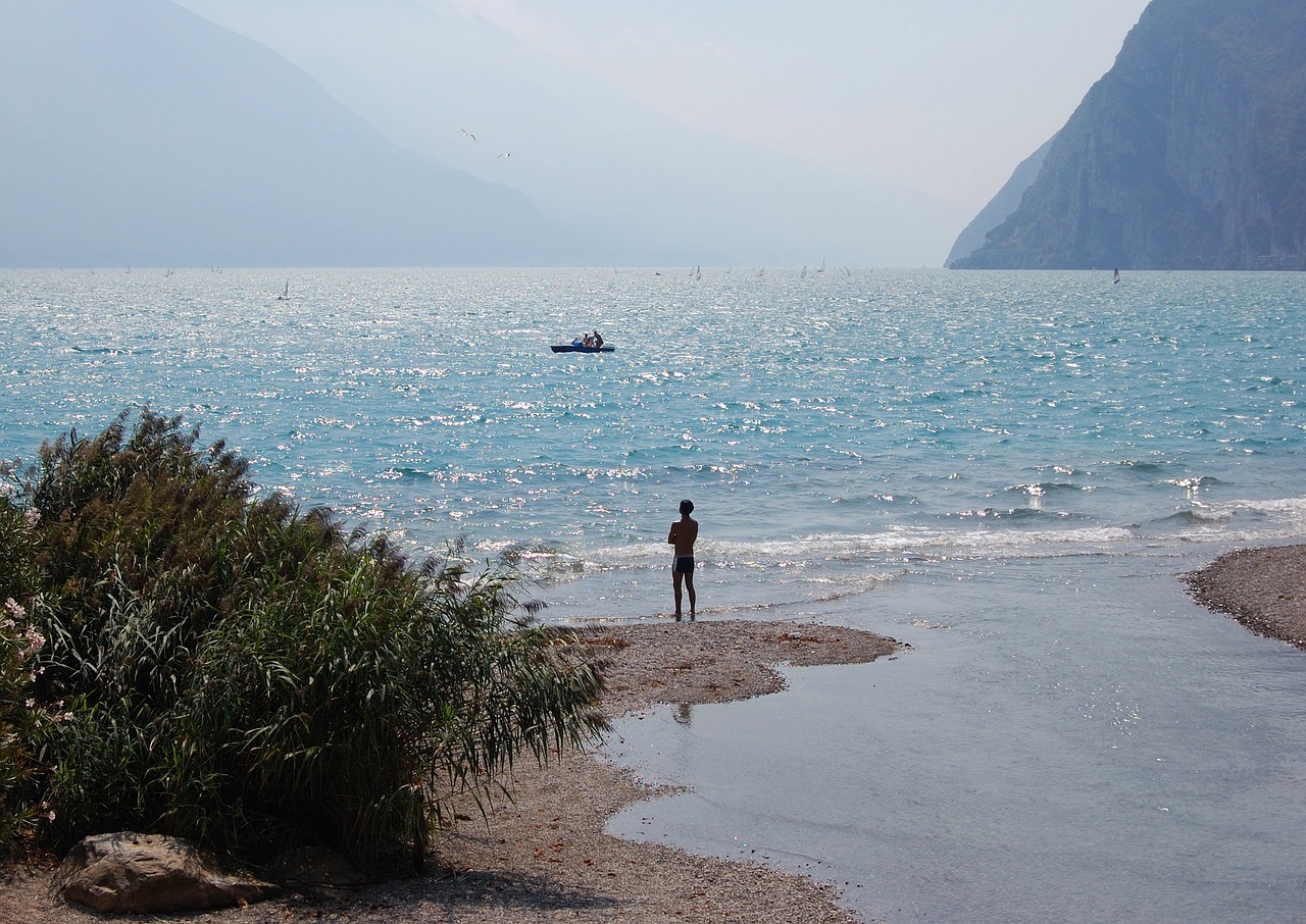 garda lake mountains free photo