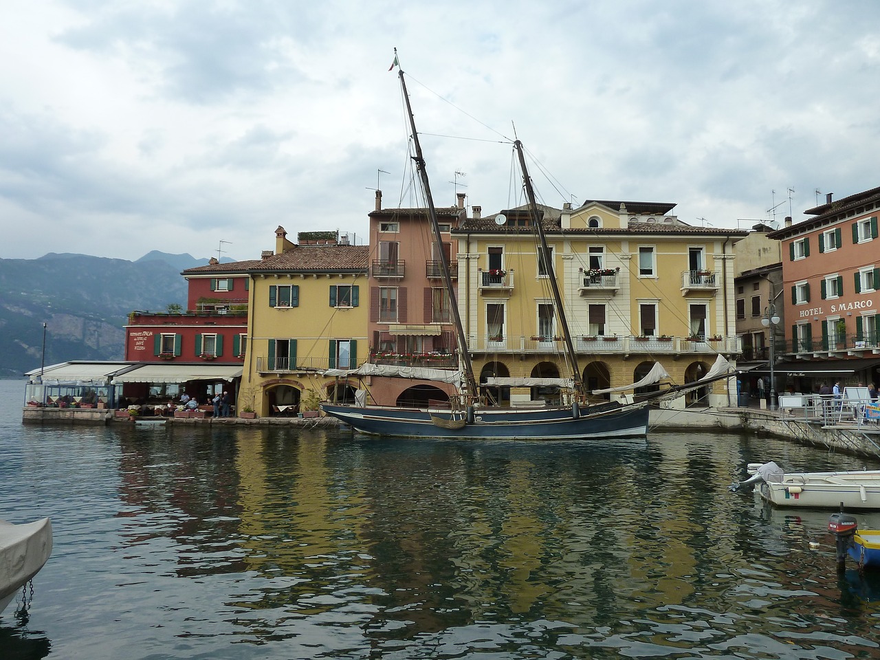 garda port yacht free photo