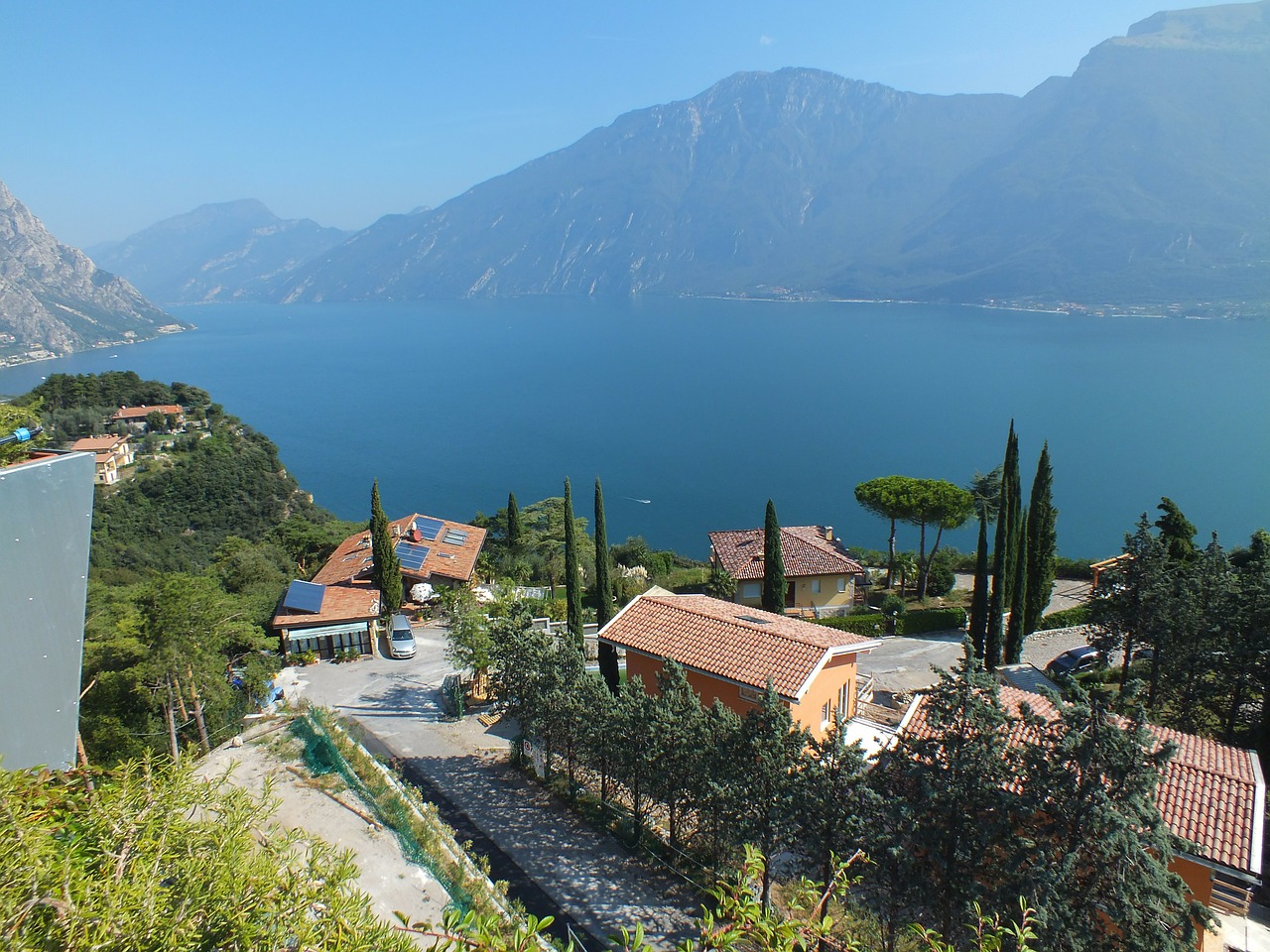 garda lake mountain lake free photo